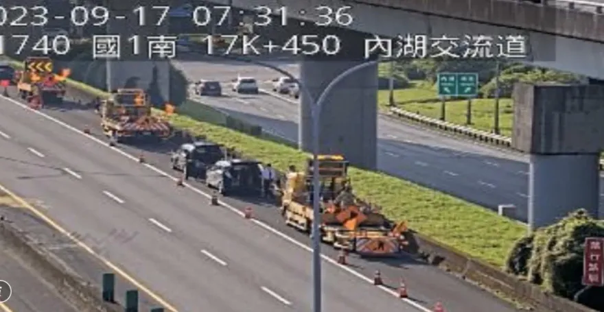 國1內湖交流道「夫妻遭夾擊雙亡」！家屬今現場招魂　場面哀戚