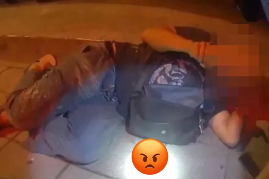 影/惡劣！新店醉漢路倒、發酒瘋踹救人  消防局：將提告