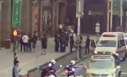 影/K歌變K人！新北板橋KTV 3方9人大混戰　電梯口「打」成一片