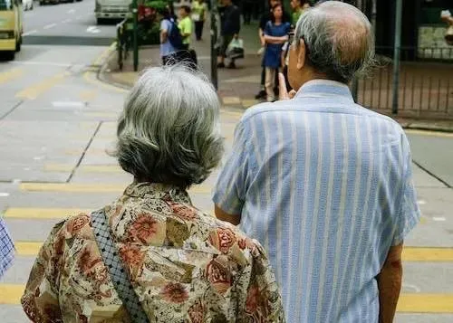 讓生命在尊嚴中告別！久病妻轉「安寧病房」離世　罹癌夫在宅善終伴最後一程