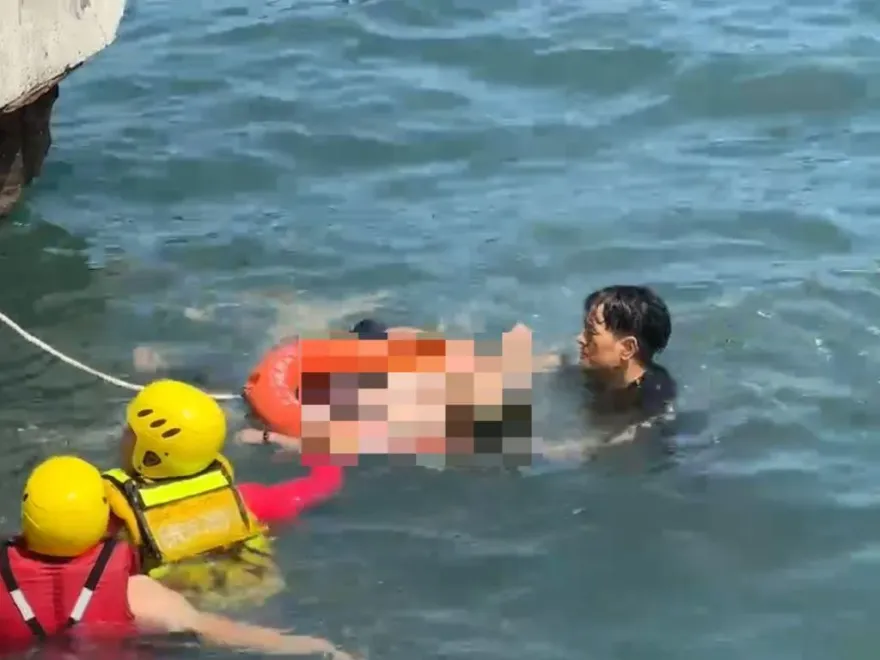 快訊/基隆海洋廣場驚傳「老婦墜海」！士官長英勇跳海救援搶命