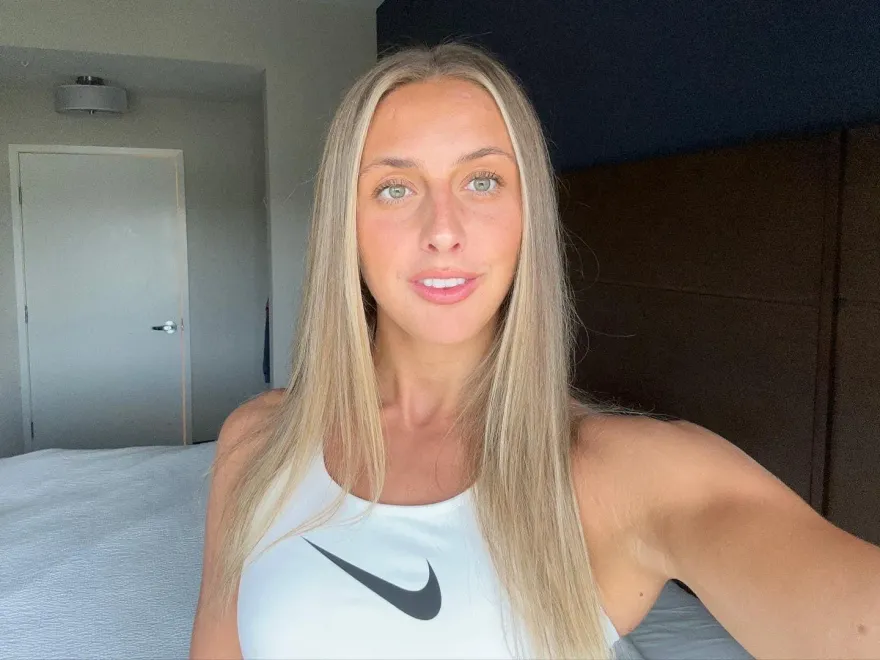 影/美女格鬥家6塊肌炫腹　粉絲驚呼：太有彈性了