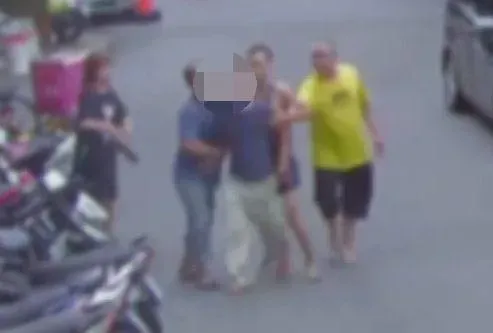 影/幫媽討1萬元會錢！新北板橋表兄弟巴掌、菜刀回擊血濺街頭