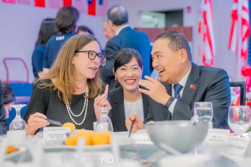 美國AIT主席羅森伯格全程陪同華府僑宴　侯友宜霸氣發文：承諾「堅若磐石」！