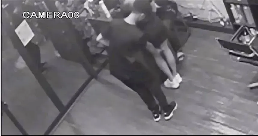 鄧佳華當美髮助理偷拍女設計師！下跪賠償遭拒　佛心老闆：願意再給他機會