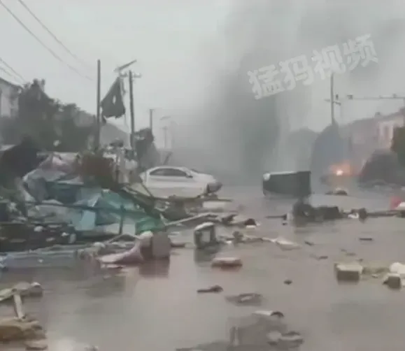 影/江蘇突發恐怖龍捲風釀10死8傷　電線遭暴風吹斷起火「近7千人受災」