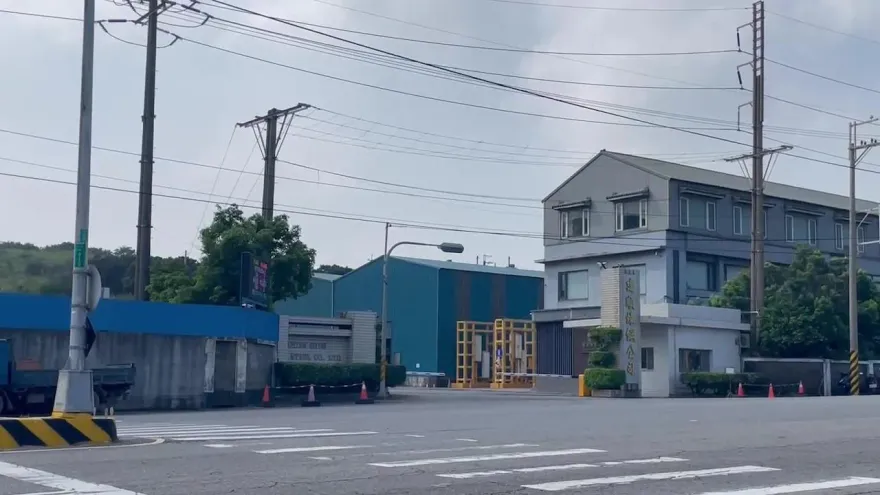 苗栗工人跌入千度高溫電爐！同事目睹「他燒到剩骨骸」　煉鋼廠勒令停工