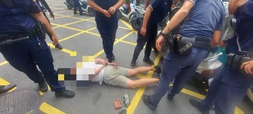 快訊/抓到了！五股狂男為平安餐西瓜刀瘋砍7道友　壓制影像曝光