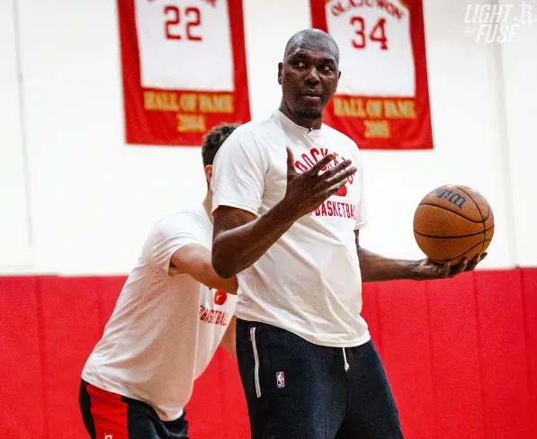 影/亞瑞納斯砲轟大夢收天價學費教「過時」腳步！皮爾斯怒嗆：你瘋了吧