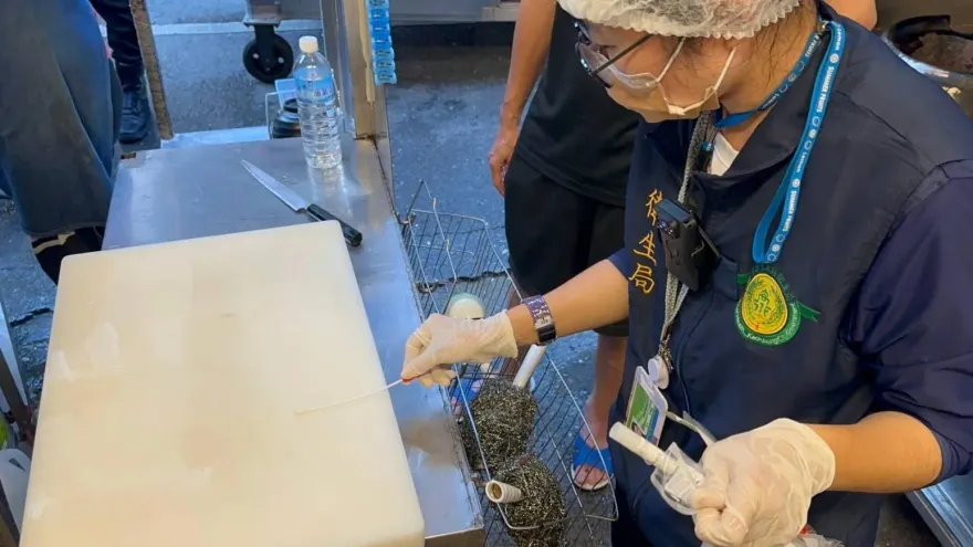 影/滑蛋蝦仁藏沙門氏菌！高雄情侶食物中毒「上吐下瀉30次」　餐廳勒令停業3天