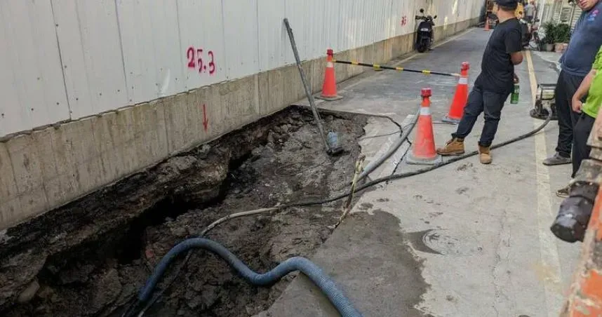 新竹市驚現天坑「坑洞變大馬路傾斜」　建案遭勒令停工開罰