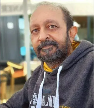 快訊/《三個傻瓜》演員驚傳家中摔傷過世享壽67歲　妻子慟喊：心的另一半消失了