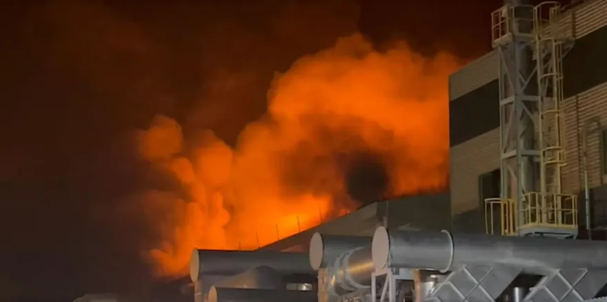 屏東高爾夫球具廠大爆炸/火災現場災情慘烈　化學老師：活性金屬遇水恐加劇火勢