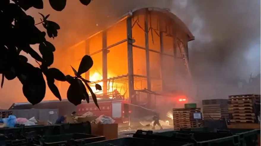 屏東高爾夫球具廠大爆炸/烈焰沖天吞沒廠房畫面曝光