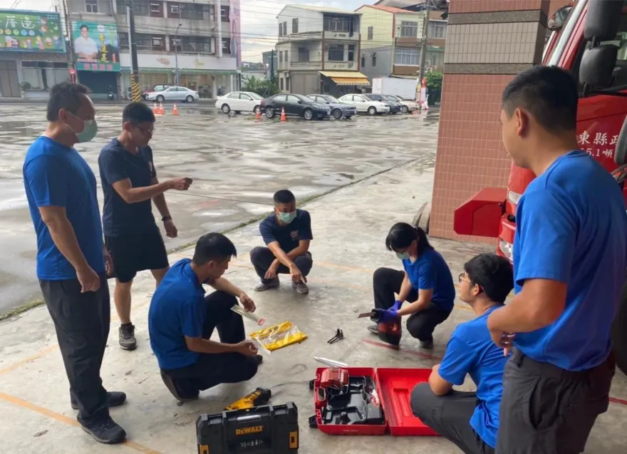 屏東高爾夫球具廠大爆炸/悲痛！一張「訓練照」施寶翔、賴俊儒、陳柏翰同框殉職　網悼：永遠的英雄