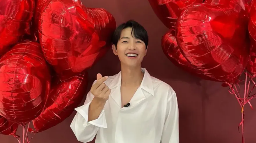 宋仲基曝當爸心聲！兒子出生3個月　甜喊英國妻「新手媽」闢謠