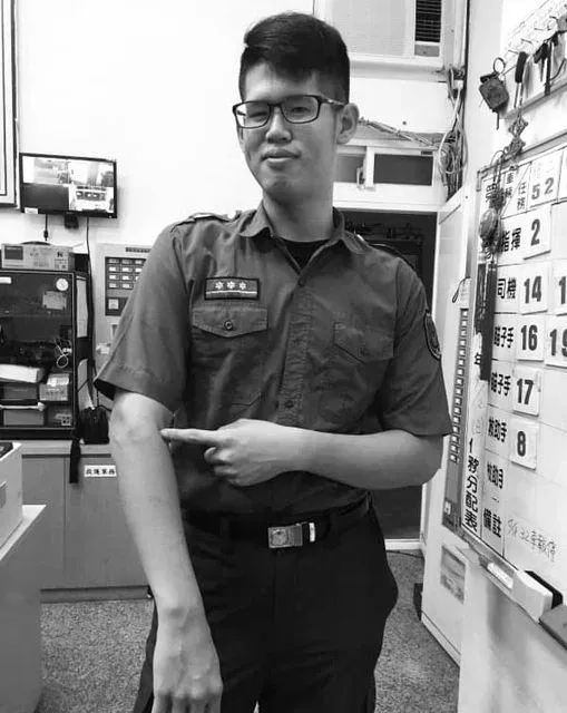 殉職消防員陳柏翰身高190！顧單親母請調回屏東　基隆同事哀悼「小蝦學長好走」