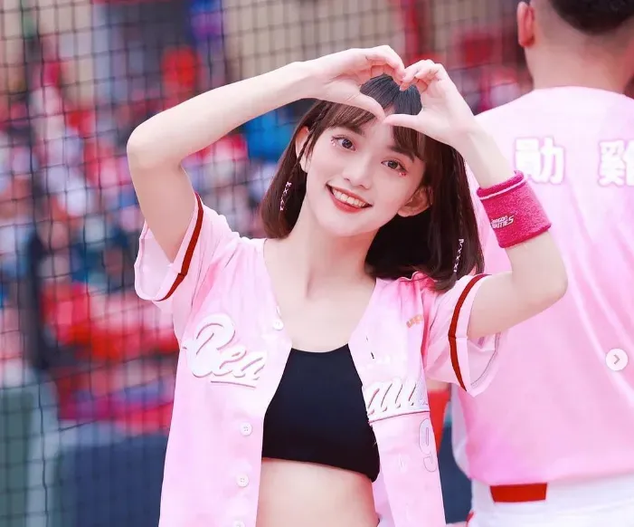 啦啦隊正妹疑遭粉絲亂摸！PO文警告「不要觸碰我的身體」　球團也公開呼籲