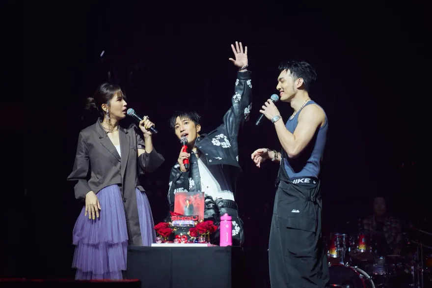 黃偉晉為婁峻碩慶生　偷虧「我知道你愛大奶啦」