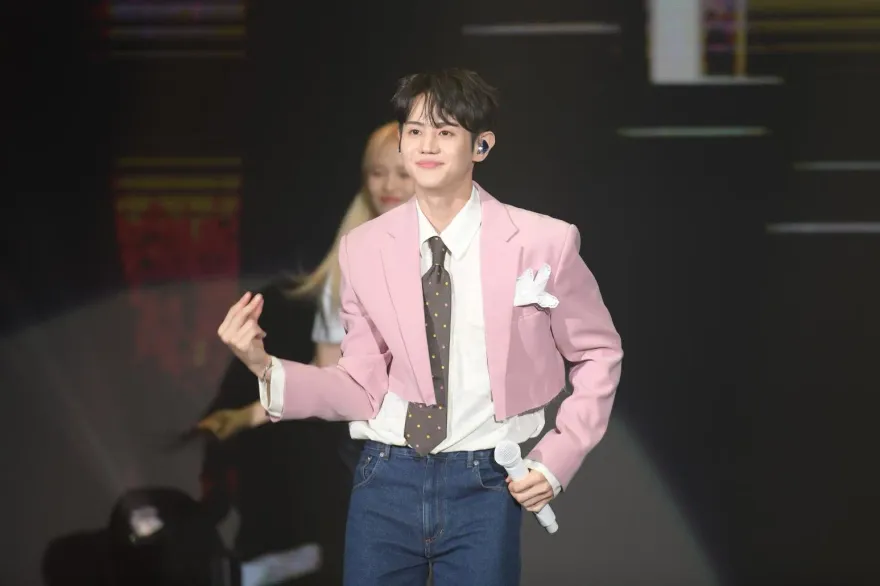 Highlight梁耀燮個人專場　看到粉絲想起成員「非常幸福」