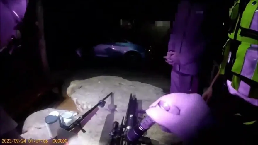 影/「不歡迎外人參加」！家族追思會開槍威嚇　嘉義囂張男被送辦