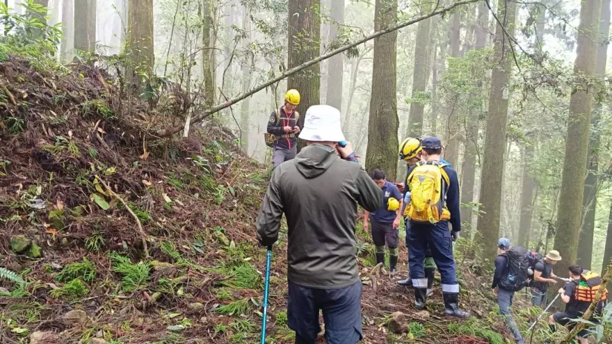 沒事找事！6人夜遊阿里山水漾森林　1男腳傷、警消花10小時救援