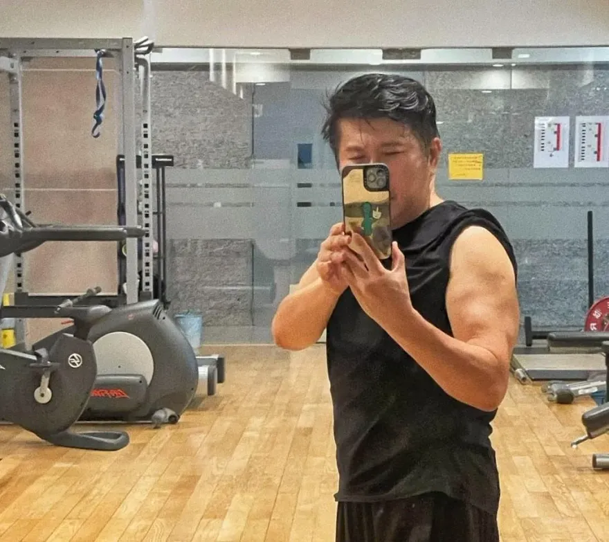 胡瓜驚傳獨寵「小44歲女星」！出動賓士車貼身護駕　女方家還擺桌宴客