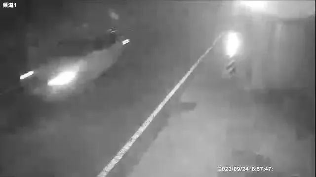 影/可惡！攤車婦見車讓停被撞飛！女駕駛肇事逃逸稱：不知道撞到人