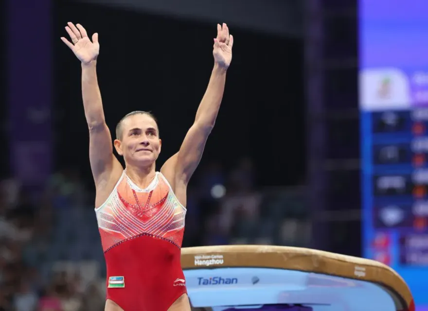 杭州亞運/「體操媽媽」奮力翻滾！闖跳馬決賽獲滿堂彩　誓言為祖國奪獎牌
