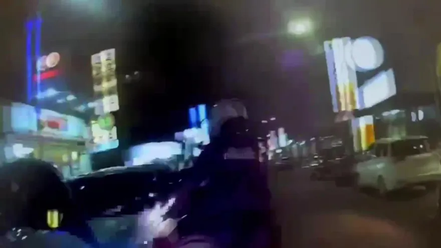 影/新莊男遭通緝拒捕！警亮槍嚇阻遭衝撞「手腕肌腱斷裂」　嫌涉5罪遭逮