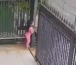 4歲女童遭「自動門夾5分鐘」臉紫昏迷險死　驚悚畫面曝光