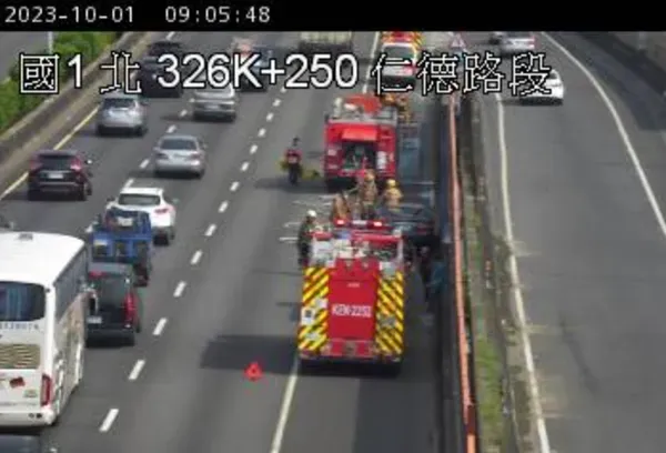 快訊/中秋收假日湧車潮　國一仁德段驚傳火燒車