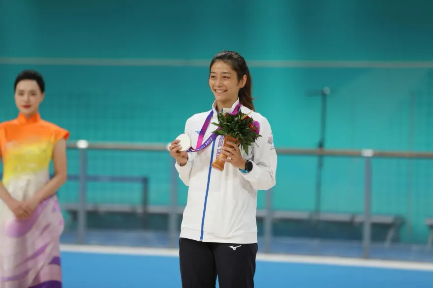 杭州亞運/一比賽就心臟狂跳！劉懿萱克服緊張滑輪奪銀　教練比讚