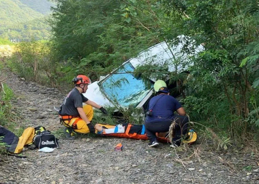 屏東台9線奪命車禍！47歲男「連人帶車」衝下坡　當場死亡
