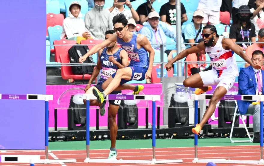 杭州亞運/世大運金牌彭名揚400跨飆進決賽　「跨欄王子」陳傑意外落馬