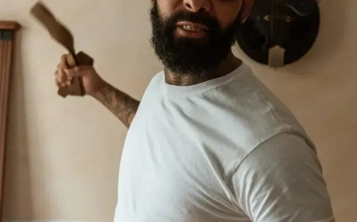 毆噴血濺3米高天花板！狠男暴虐殘友放任瀕死脫糞亡　才判9年定讞