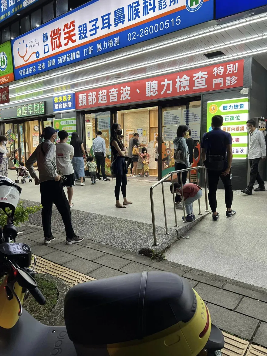 驚！醫PO出「看不到盡頭的候診單」 不只發燒人多　上吐下瀉也爆增！