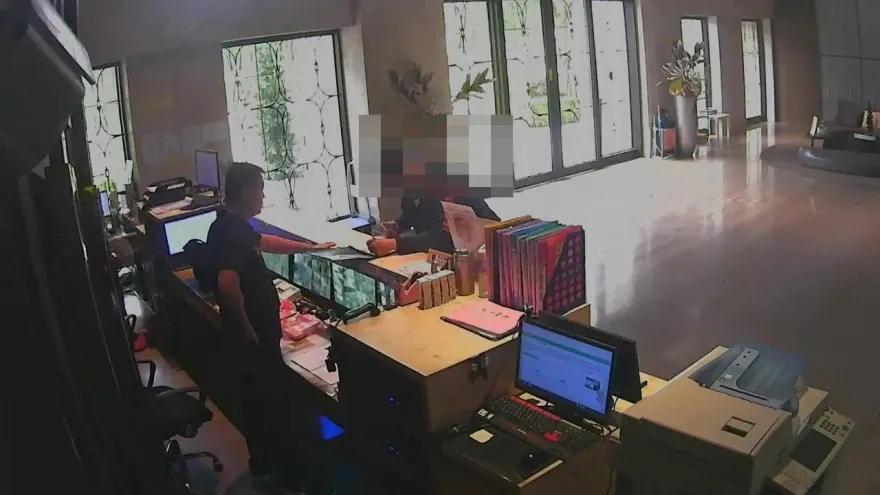 影/桃園社區管理員真機警！識破詐騙男報警逮人　挽救女子百萬現金