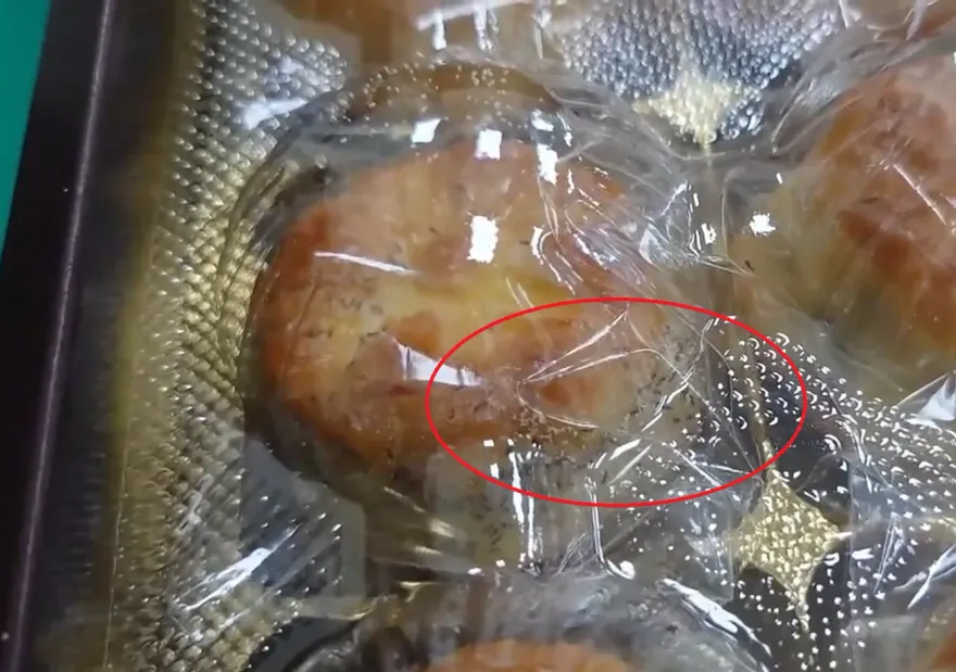 拾金不昧「無主月餅」堆警局！螞蟻大軍、快過期　警苦笑：很應景