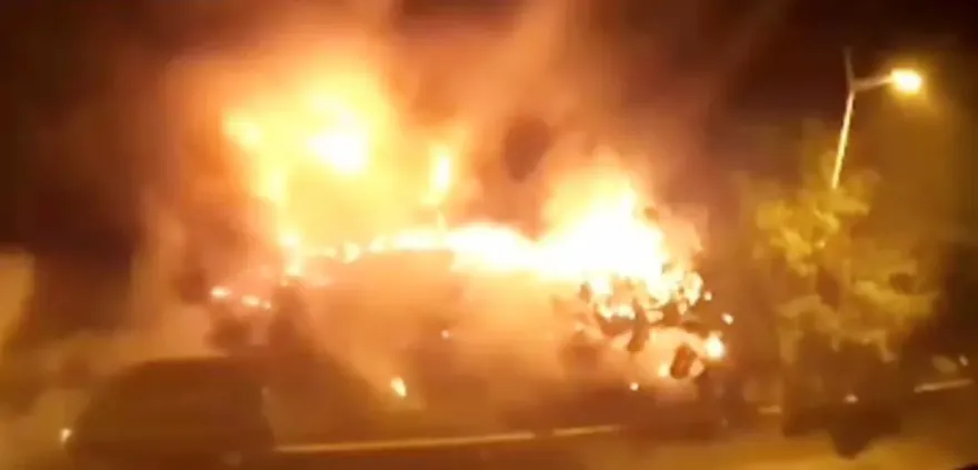 影/湖口屁孩亂射煙火「燒掉一大半草原」　還得勞動消防隊善後