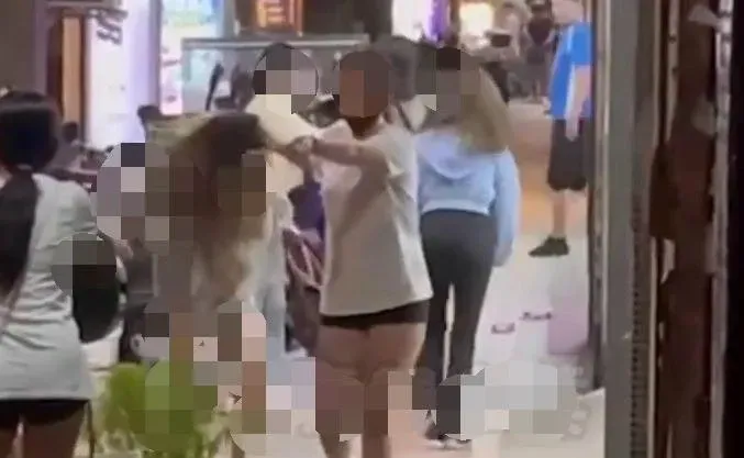 影/古惑女從小養成？板橋未成年美眉街頭「6打1」仇家　通通被逮送辦