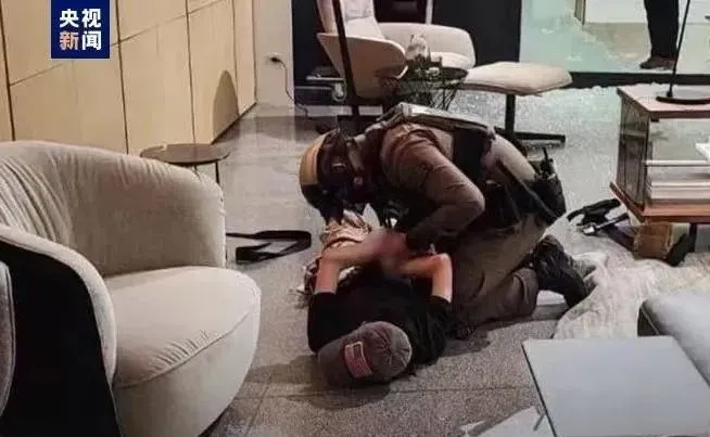 曼谷商場槍擊案致陸客1死1傷　5歲雙胞胎女兒沾滿鮮血求助：媽媽會死嗎？