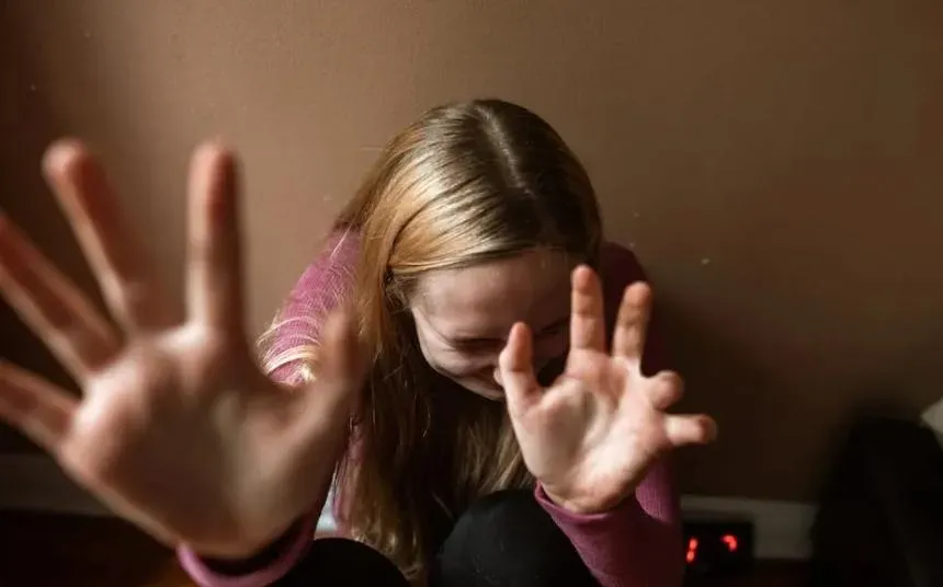 高雄恐怖情人爆打女友！她慘遭「重物爆頭」命危送醫