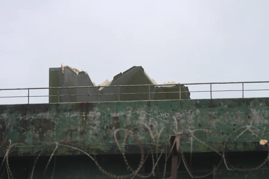 小犬颱風/墾丁龍磐地標「球狀雷達罩」　遭17級風吹破受損