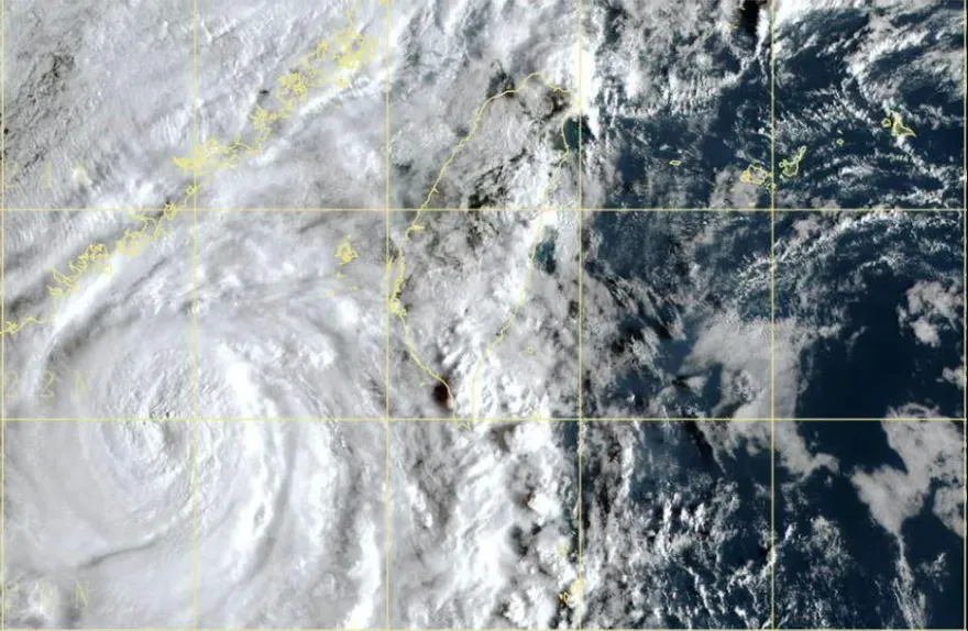 小犬颱風/小犬強風擠進世界第3名　鄭明典：「輕輕放過台灣」很奇妙