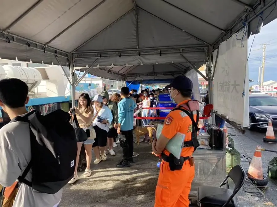 雙十連假「旅客擠爆小琉球」！逾1萬3千人搶登島　訂房率狂飆9成