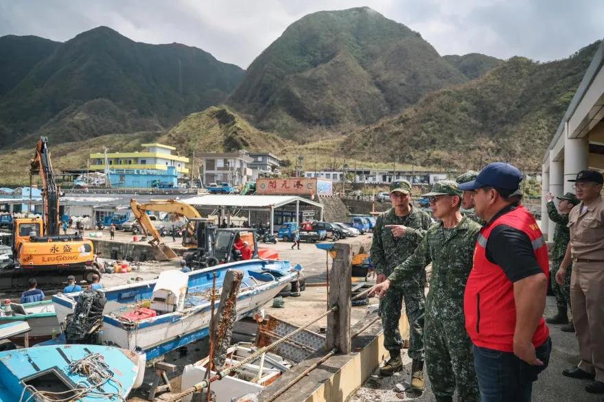 小犬重創蘭嶼！國軍第二作戰區兵力挺進災區　協力災後復原