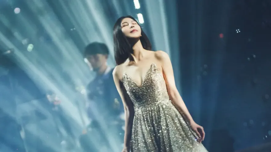 許茹芸辣曬事業線！睽違4年開唱　親曝母「罹帕金森氏症15年」病況