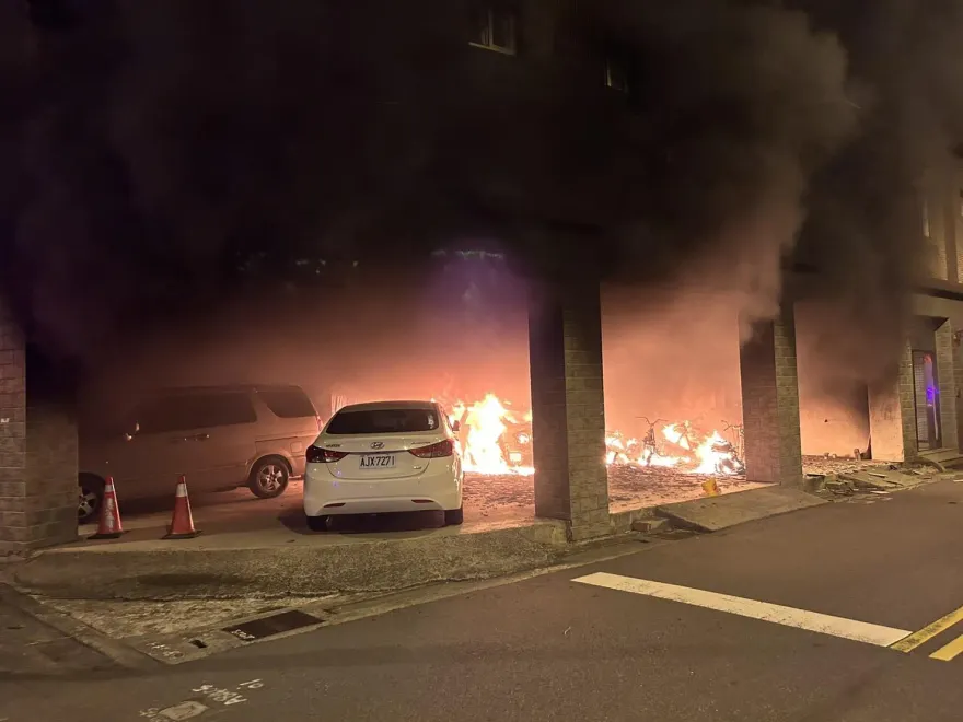 與女員工感情糾紛！竹南公寓火警燒9車　縱火犯是檳榔攤老闆