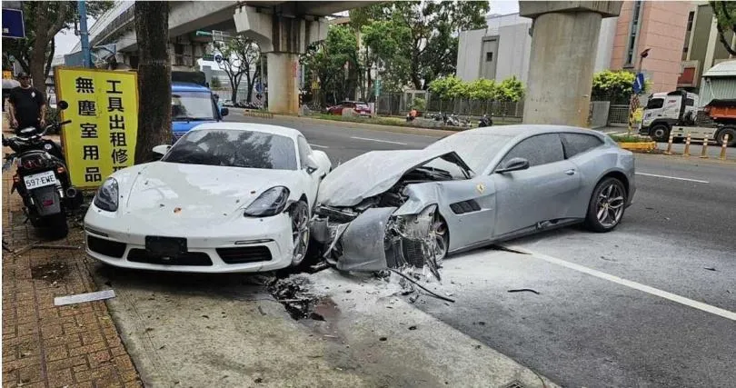 龜山1700萬法拉利「衝撞」路邊保時捷　網友驚嘆：一棟房子沒了